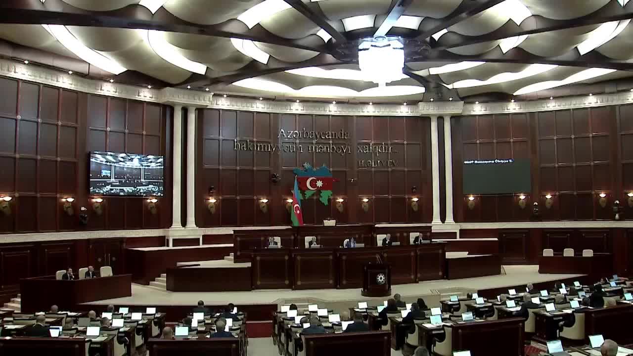 Milli Məclisdəki  çıxışı gündəm olan deputatımız kimdir? 