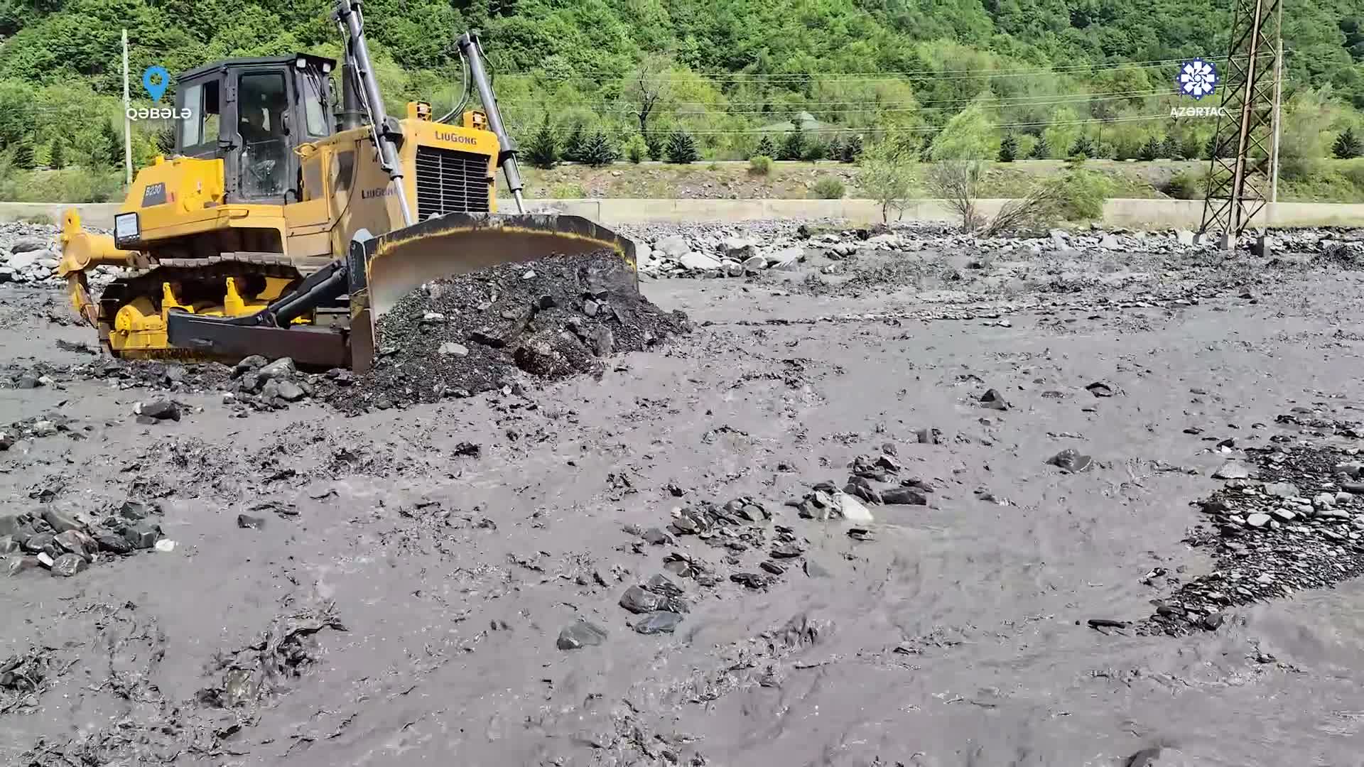 Güclü sel Qəbələnin Laza kəndinə gedən yolu yararsız hala salıb