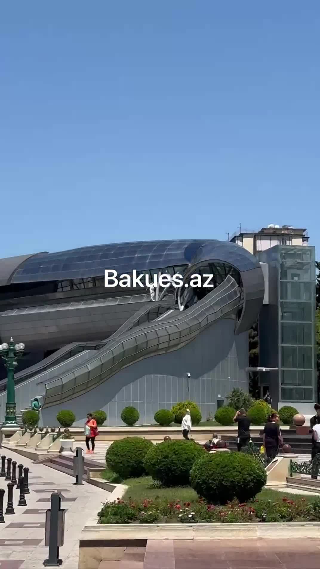 Bakıda dəhşətli anlar - Körpüyə çıxdı və
