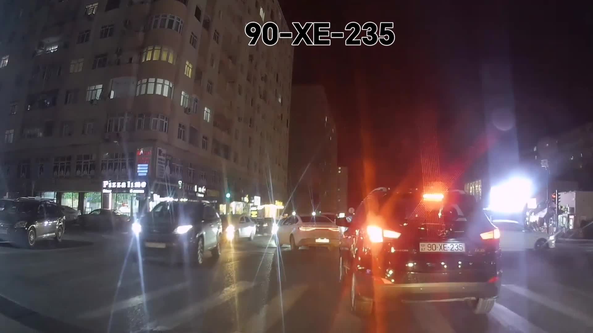 Sola dönən zaman yol verməyən sürücü qəza şəraiti yaratdı