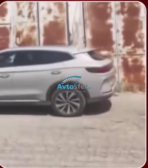 Maşını elektrik ötürücü qüllədən şarja qoyan sürücü GÜNDƏM OLDU 
