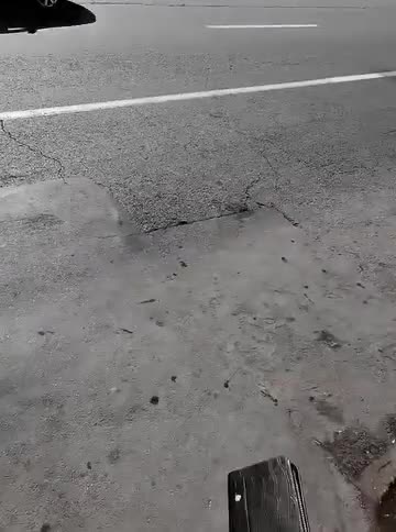 zibil konteynerləri avtobus zolağına düzülüb