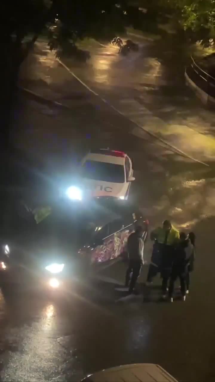 Yol polisi əməkdaşları sürücünü döyməkdə ittiham olunur