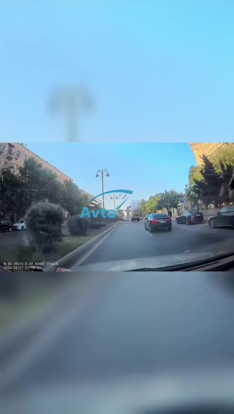 Yol kənarındakı bu maneələr qəza riskini artırır