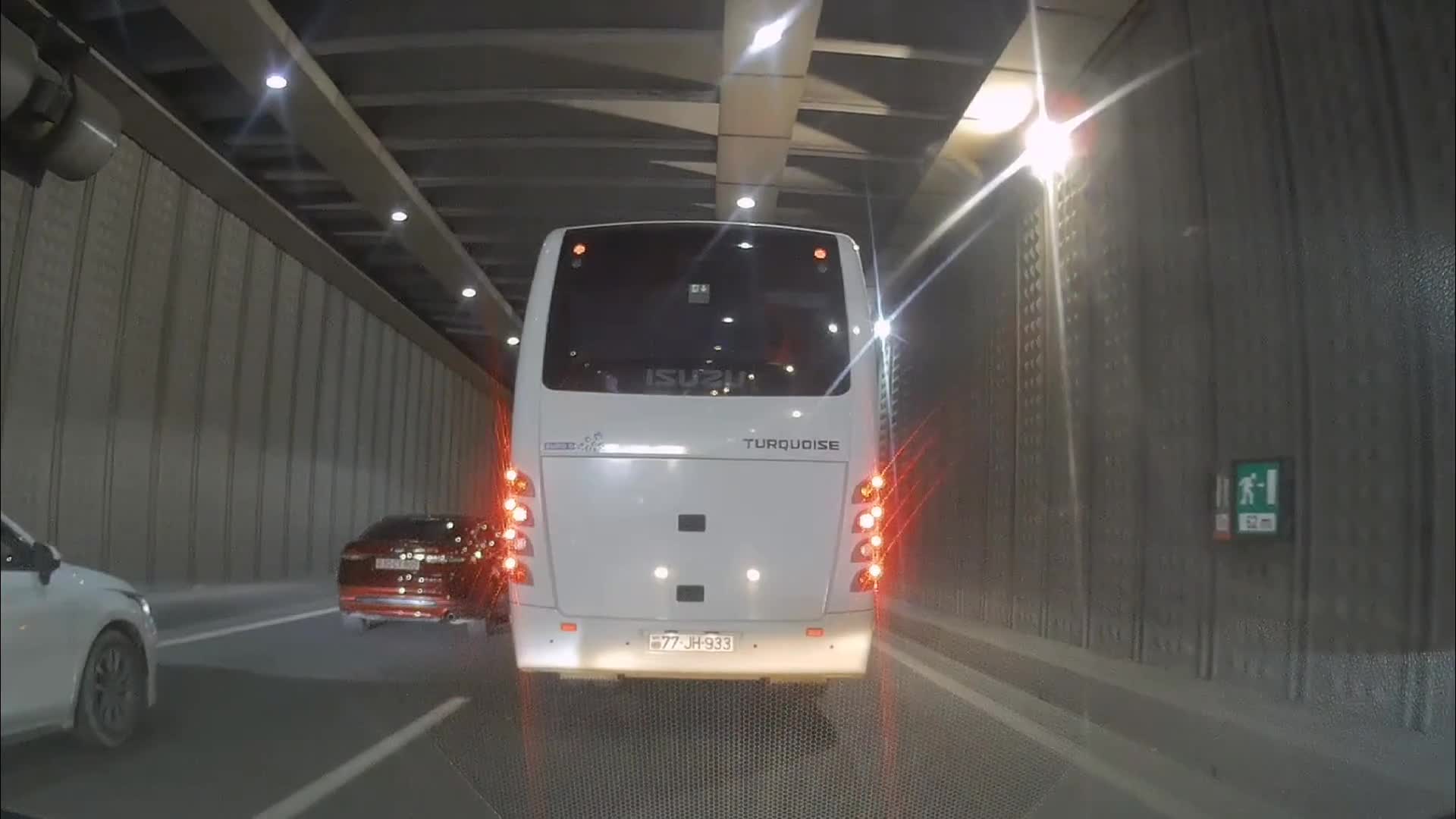 Bu tuneldə qaydalar dəyişdi: solla hərəkət edən sürücülər...