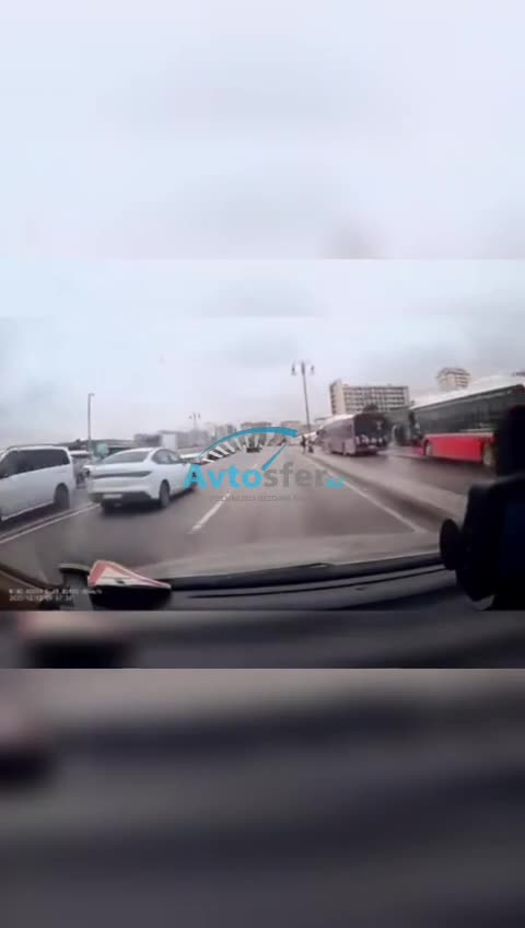 Yol kənarında dayanan piyadalar niyə sürücülər üçün risk yaradır?