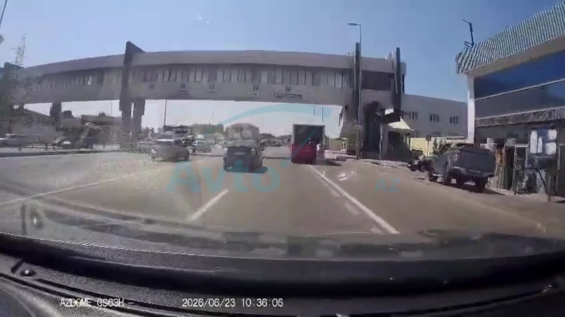 Prospektdə qayda tanımayan sürücü avtomobilləri təhlükəyə atdı 
