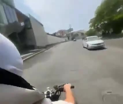Motosikleti “protiv” sürüb yolda hamıya təhlükə yaratdı - Video