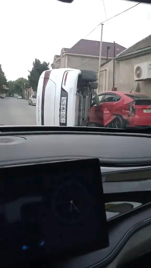 Zabratda BYD "Prius"la toqquşdu