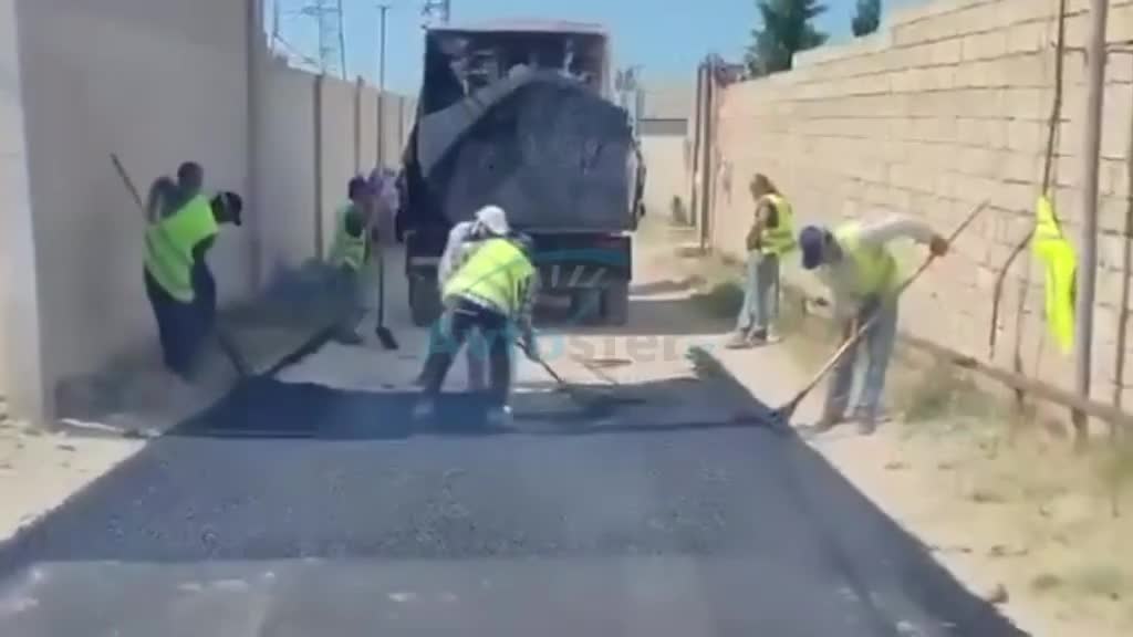 Şəhidin adına olan küçədə torpağın üstündən asfalt çəkilib