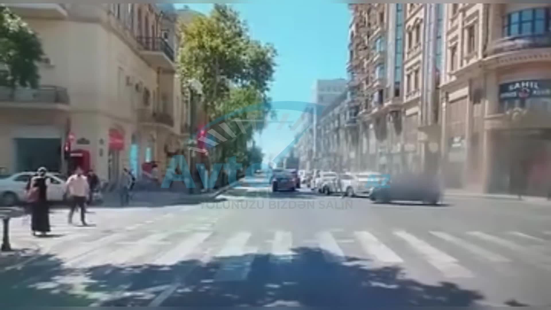 Tıxaca səbri çatmayan sürücü velosiped zolağına girdi
