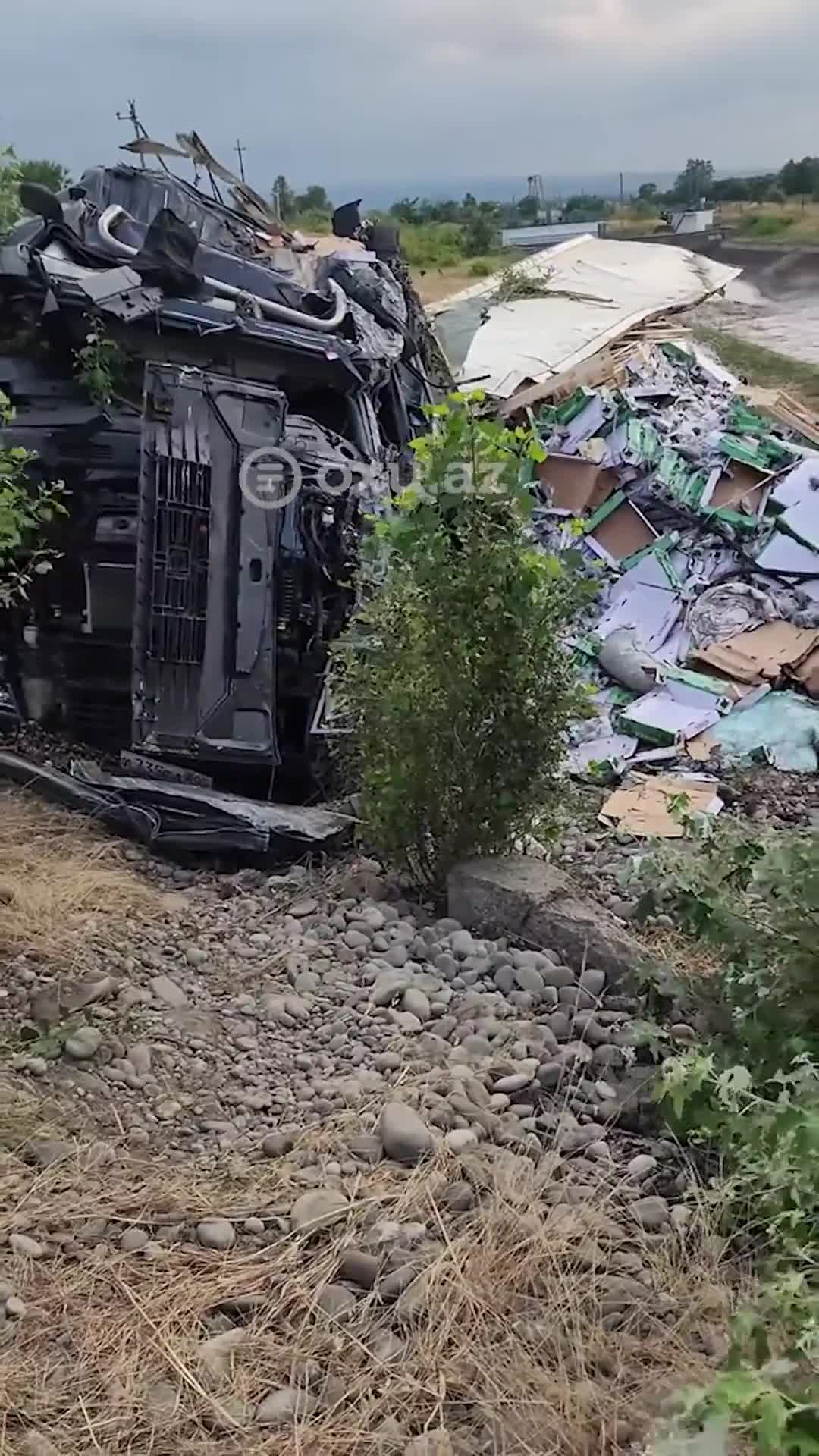 Yük avtomobili aşdı, sürücü həyatını itirdi