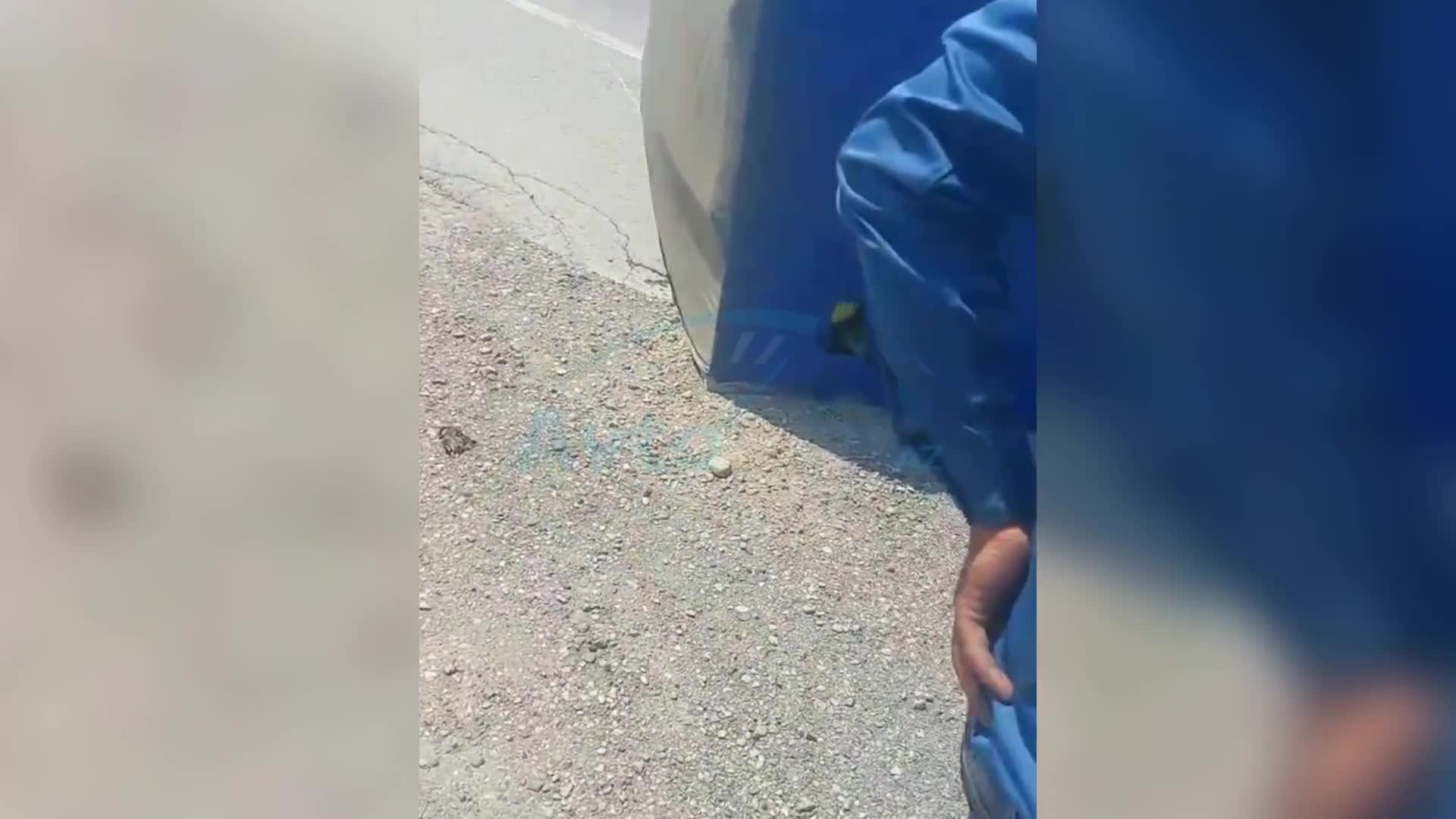 Qaradağda yük maşını aşdı, qarpızlar yola səpələndi