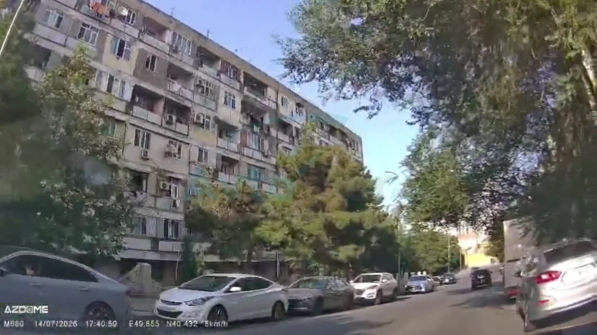 Bakıda iki azyaşlının həyatı riskə atıldı