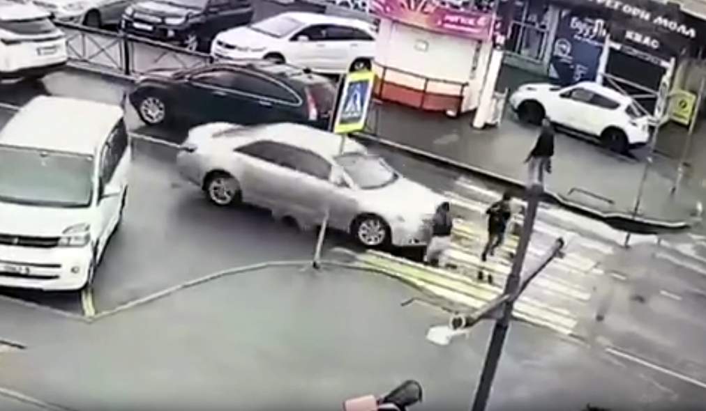 Camry” ilə iki uşağı vurub qaçdı