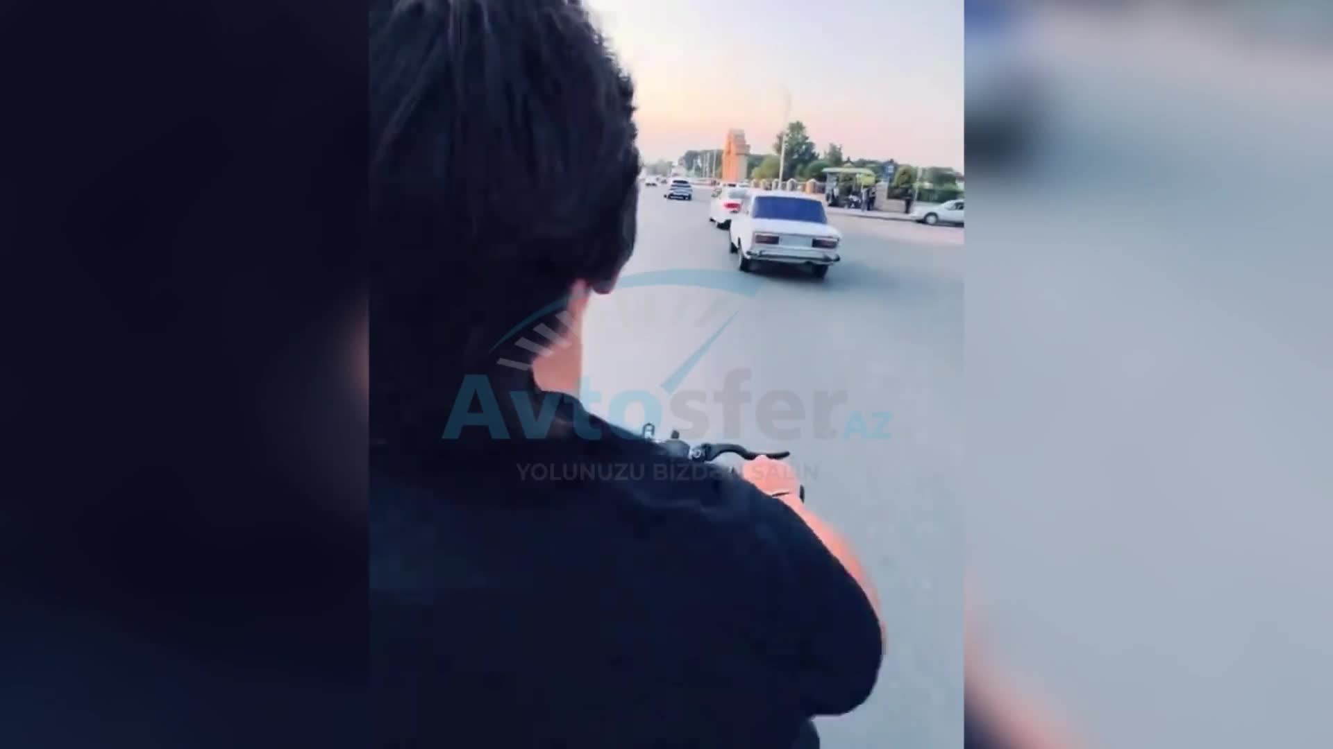 Bərdədə əks yola çıxan motosikletçi ölümə meydan oxudu