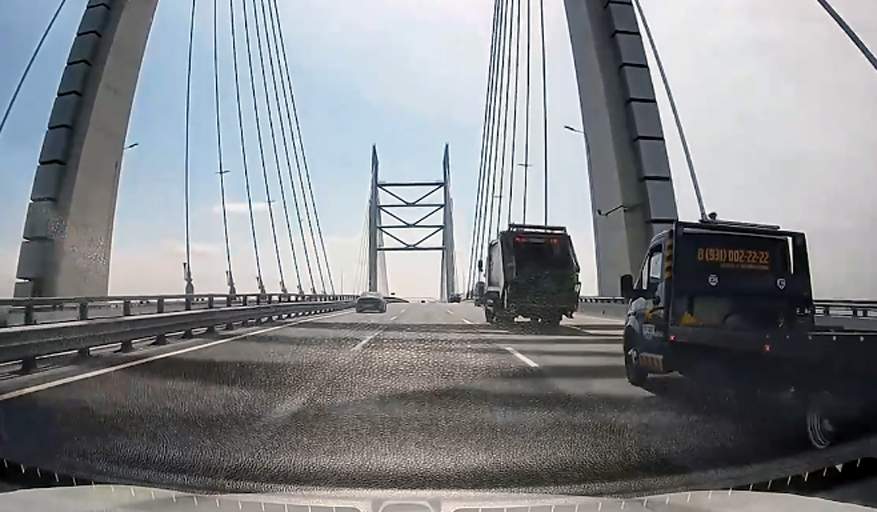 Körpüdə ağır yol qəzası; 3 maşın bir-birinə çırpıldı