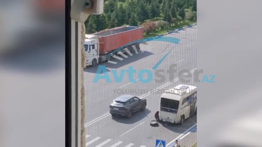 Avtobus yolda qaldı