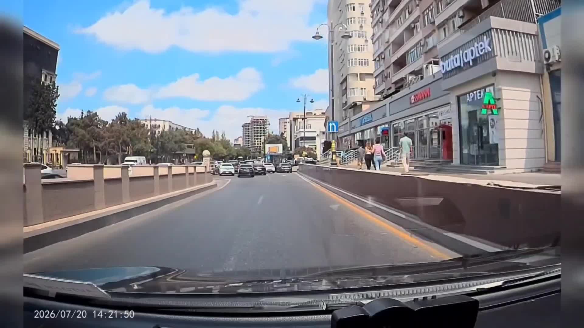 Qəza şəraiti yaratmamaq üçün bu zolağa girin