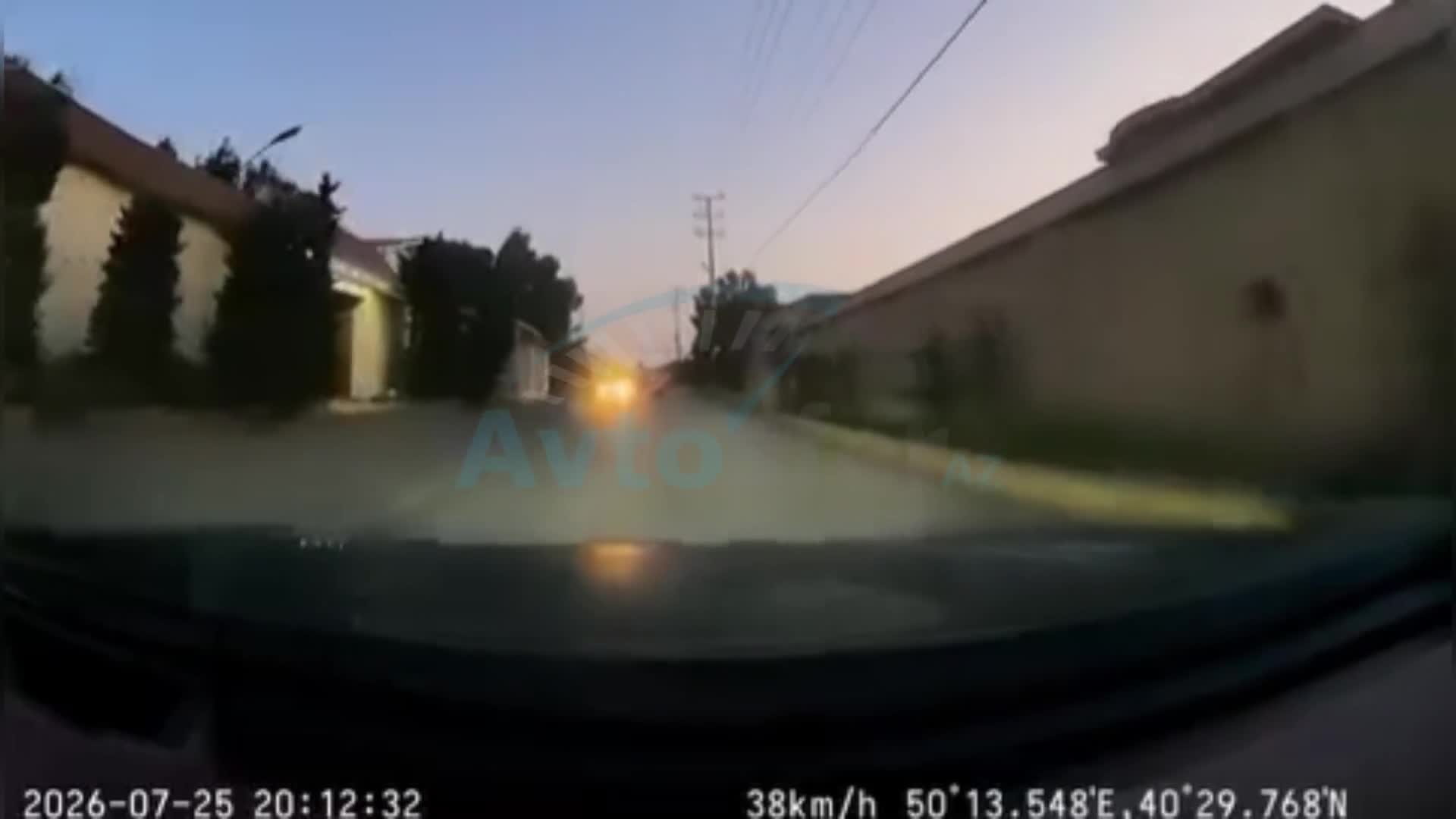 Qəfil əks yola çıxan sürücü qorxulu anlar yaşatdı