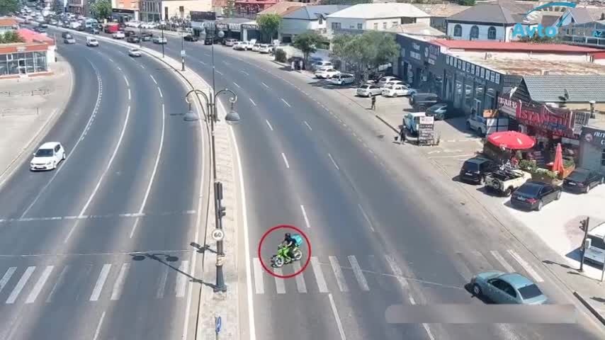 Moped sürücüsü qaydaları pozdu