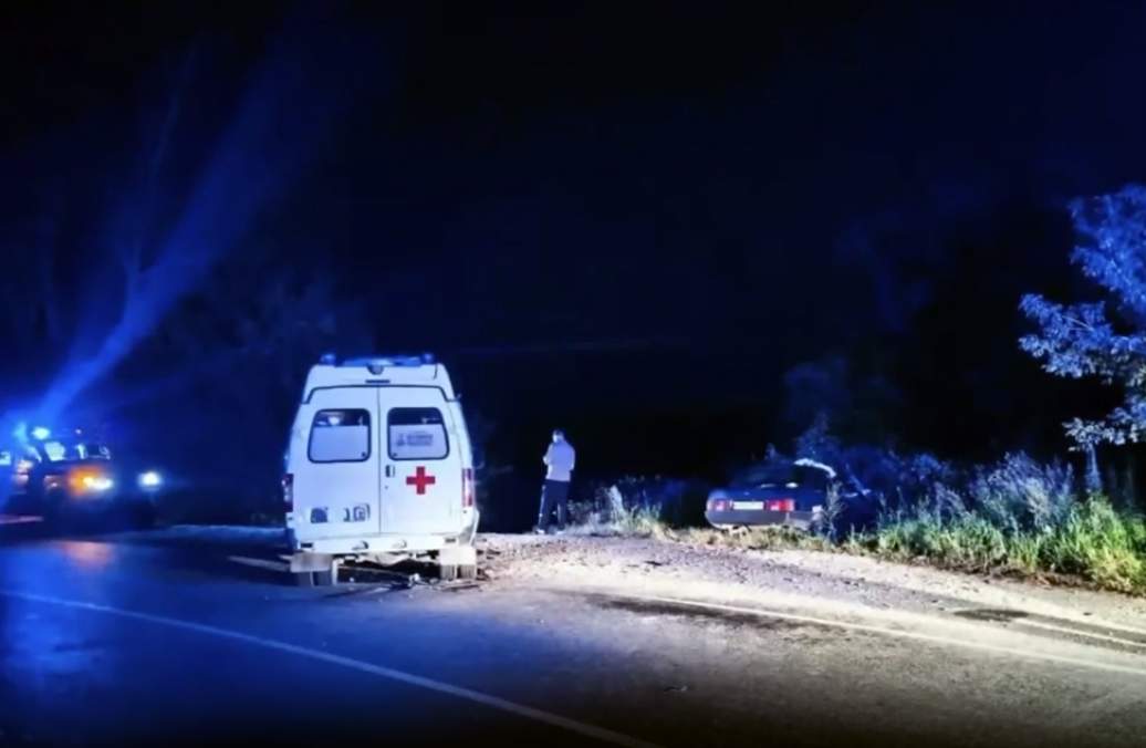 Saatda 180 km sürətlə “təcili yardımla” toqquşdu