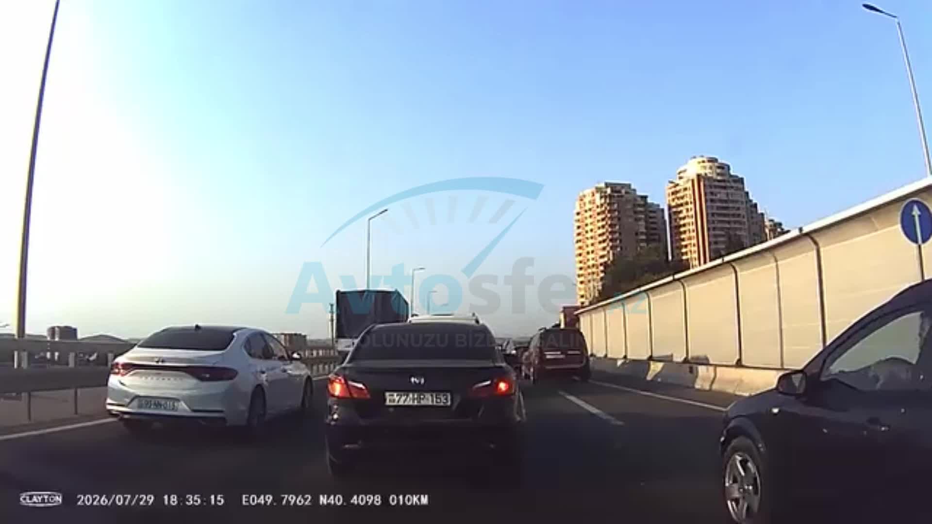 Sədərək yolunda qayda pozan sürücü özündən çıxdı