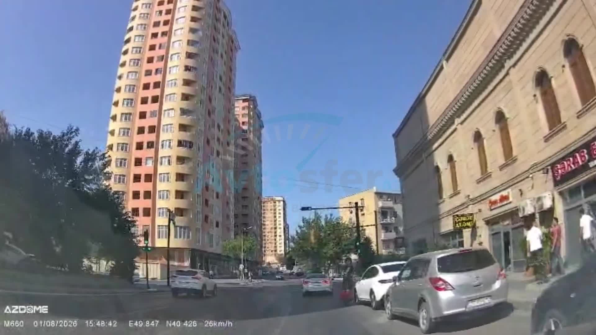 Təhlükə saçan skuter sürücüsü