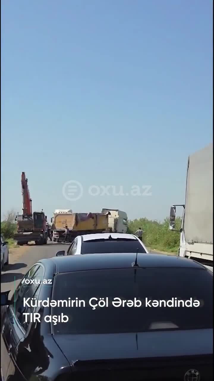 Kürdəmirdə yük avtomobili aşıb: YOL BAĞLANIB