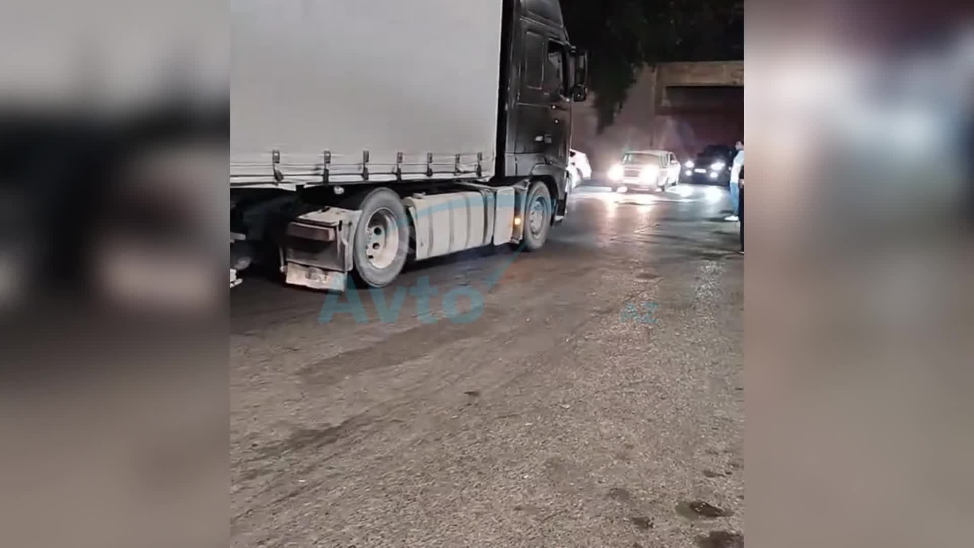 “Prius” təmir zonasındakı maneəyə çırpıldı