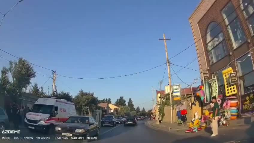 Piyada keçidindən istifadə etməyən piyadanı maşın vurdu