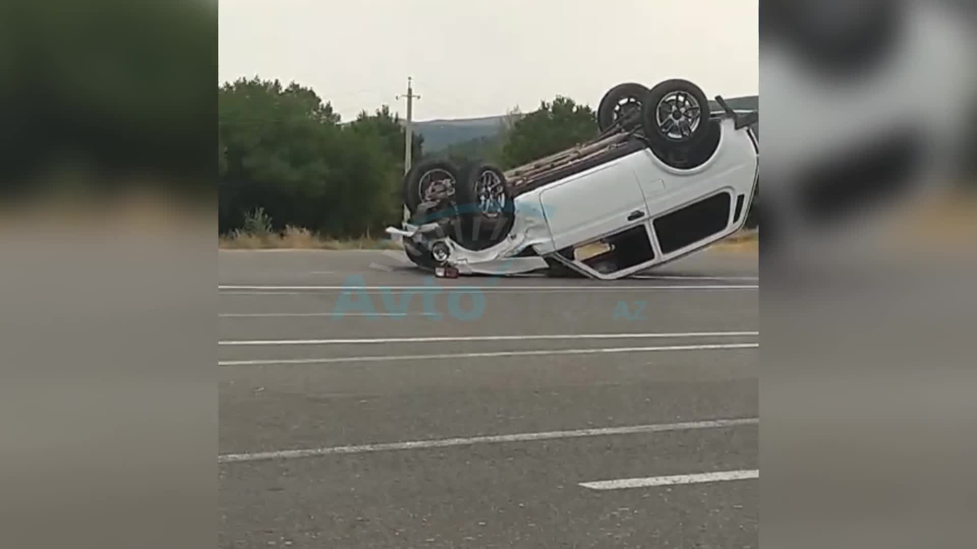 “Mitsubishi” ilə toqquşan “Niva” aşdı 