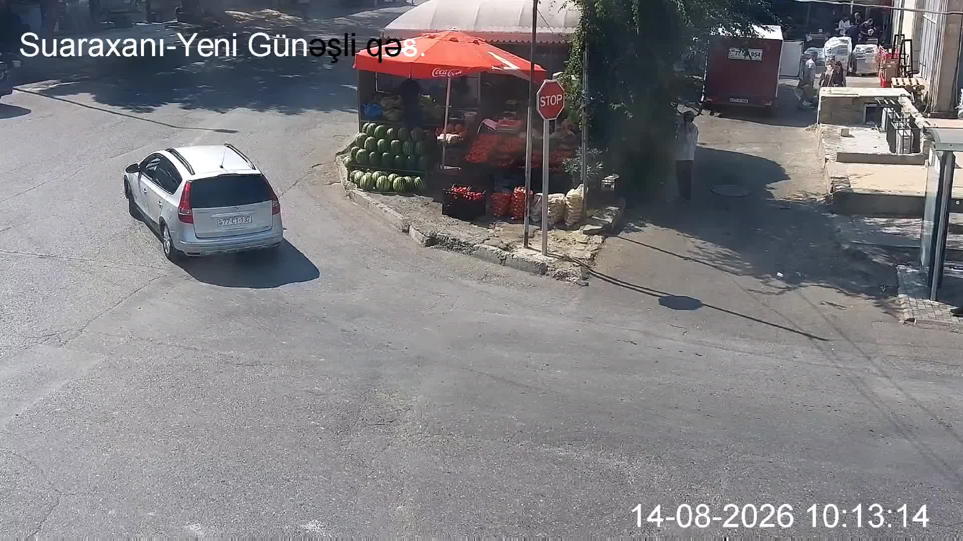 Bu küçədə dayanmadan keçən sürücülərə cərimə yazılır
