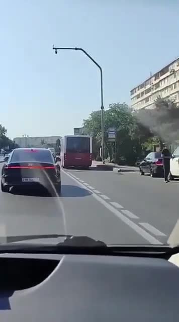 Bakıda marşrut avtobusu piyadanı vuracaqdı