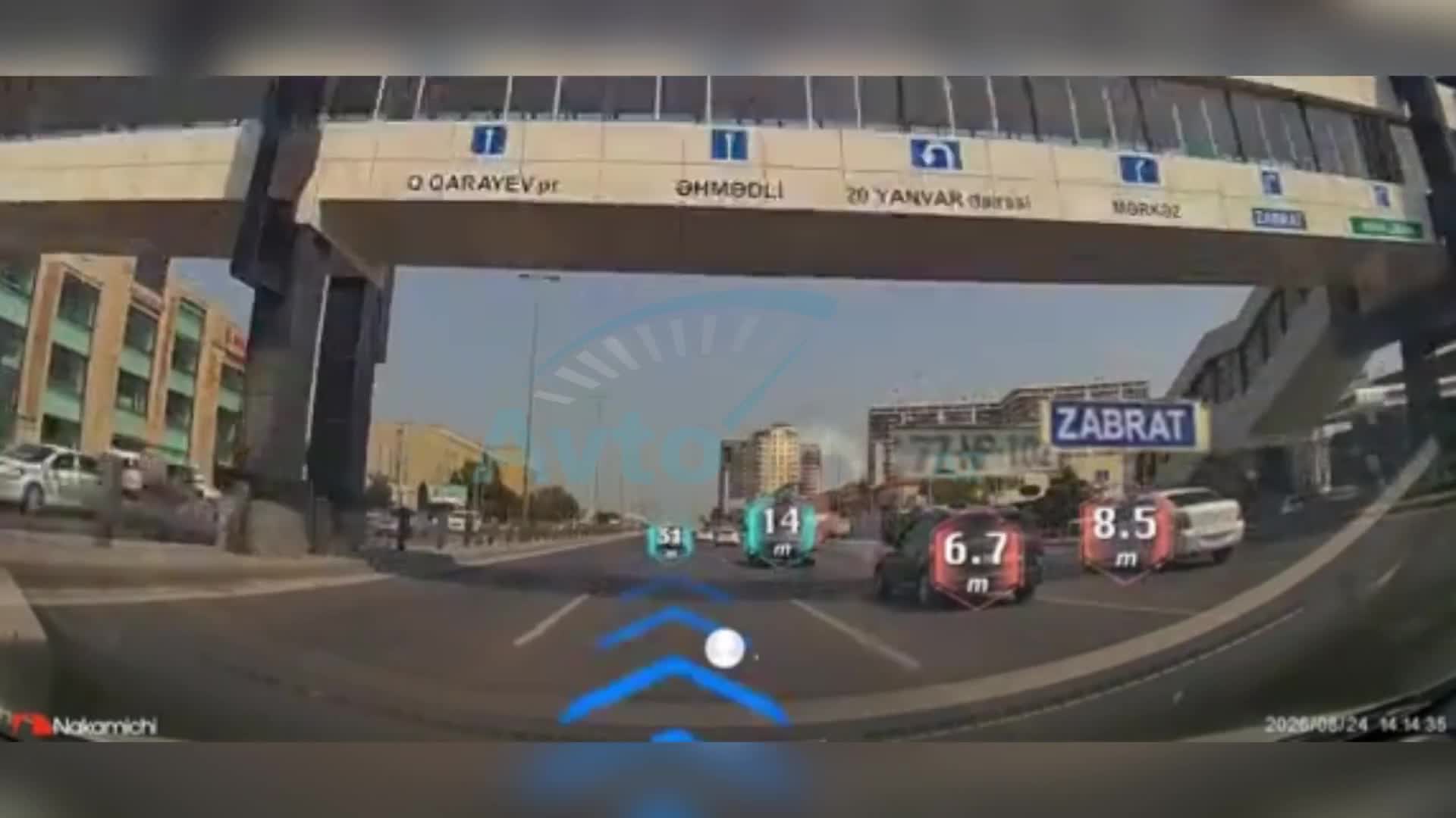 Sürücü zolaqları kəsə-kəsə ən sağa keçib təhlükə yaratdı