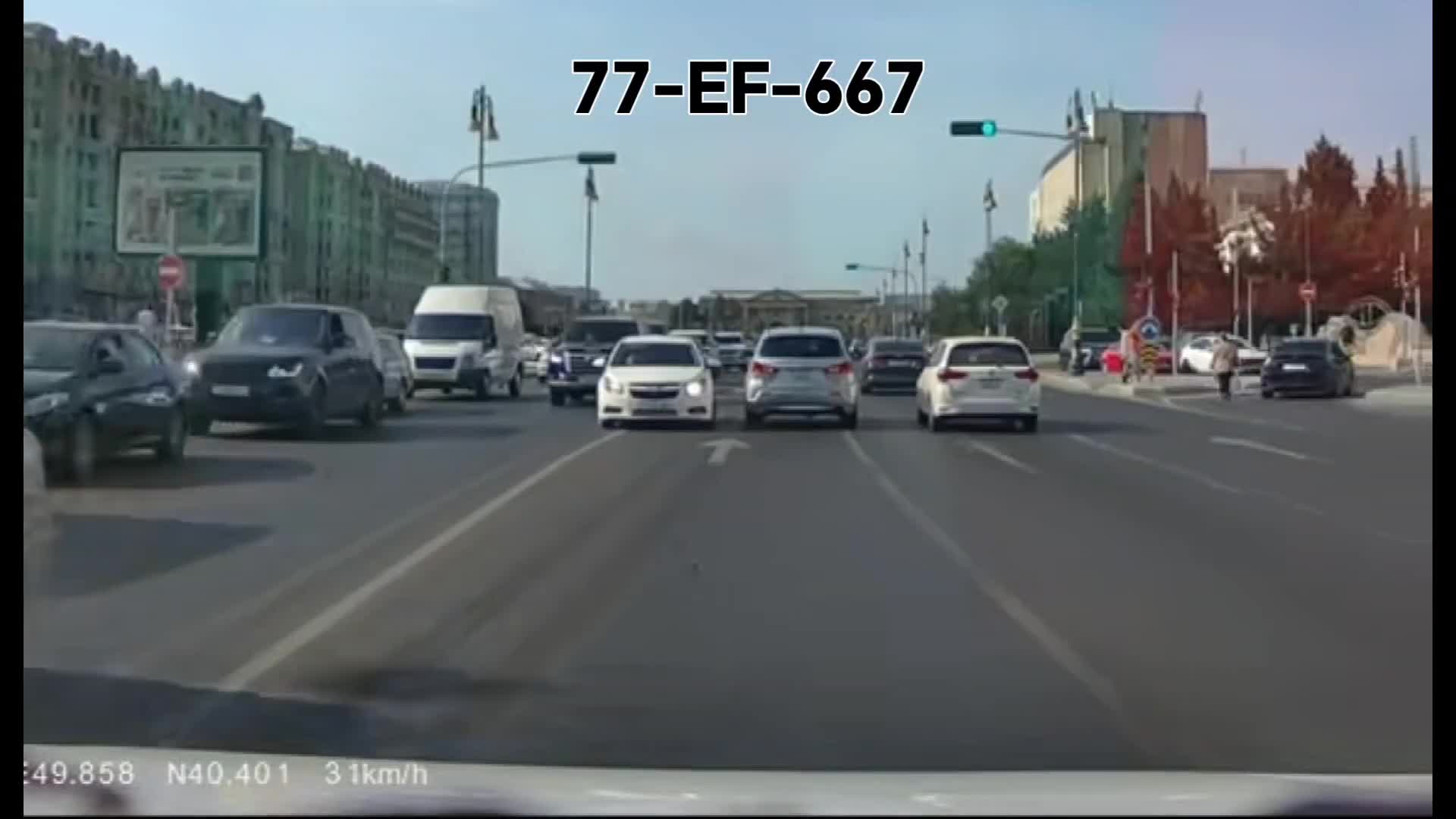 Yolunu qısaldan sürücü kobud qayda pozdu