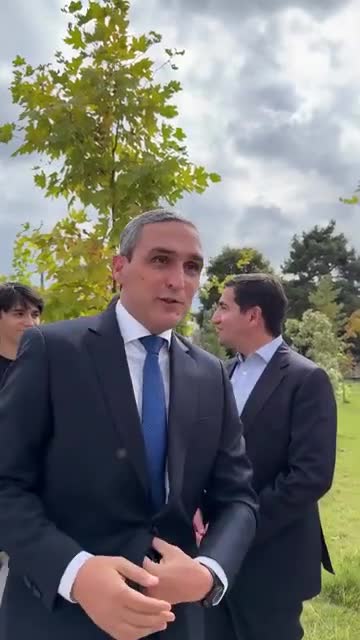Hacıyevin 600-dən çox bal yığan tələbələrlə söhbəti