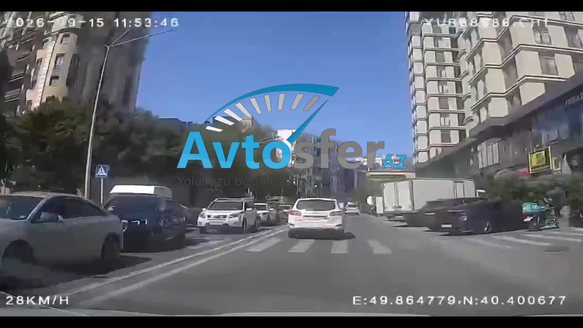 Tıxacda səbri çatmayan sürücü əks yola çıxıb təhlükə yaratdı 