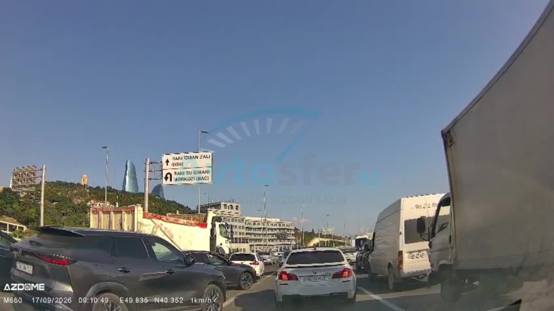 Səbaildə “Toyota” yük maşınına çırpıldı