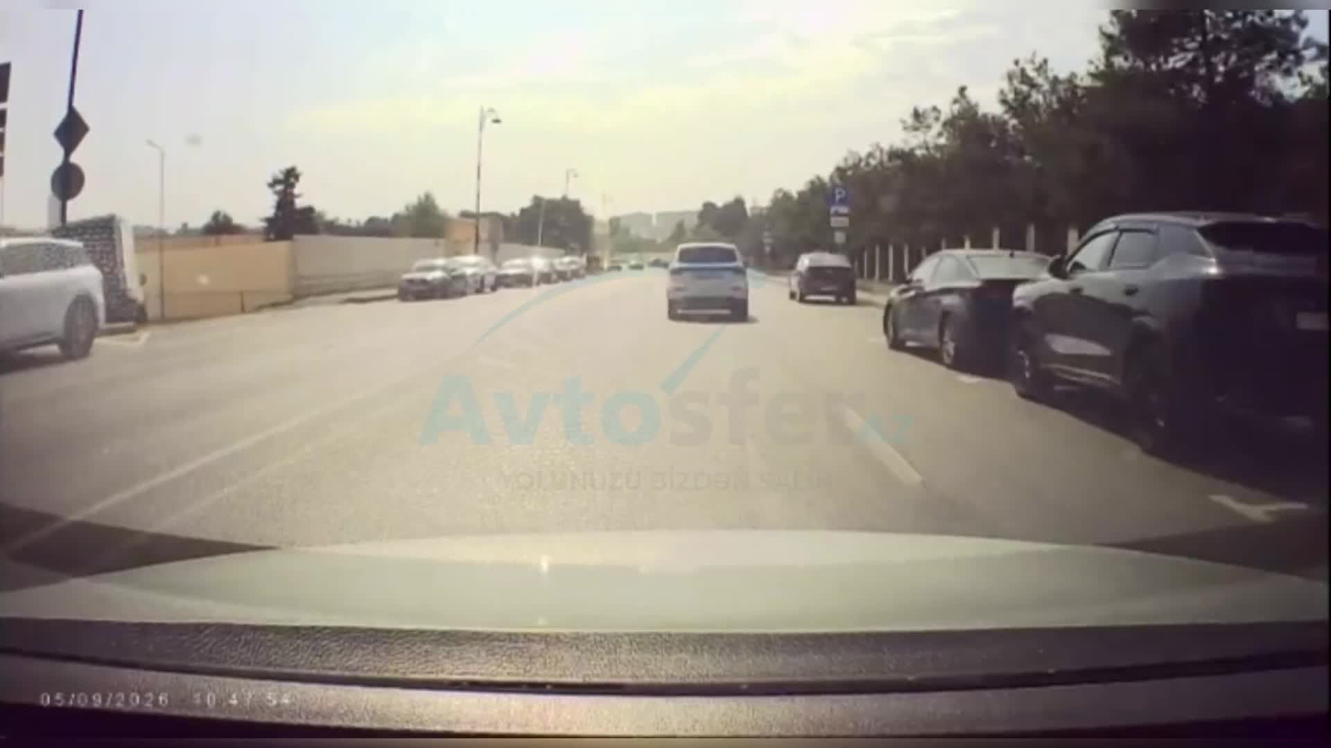 Necə gəldi əks yola çıxan təlim maşını az qala qəza törədəcəkdi