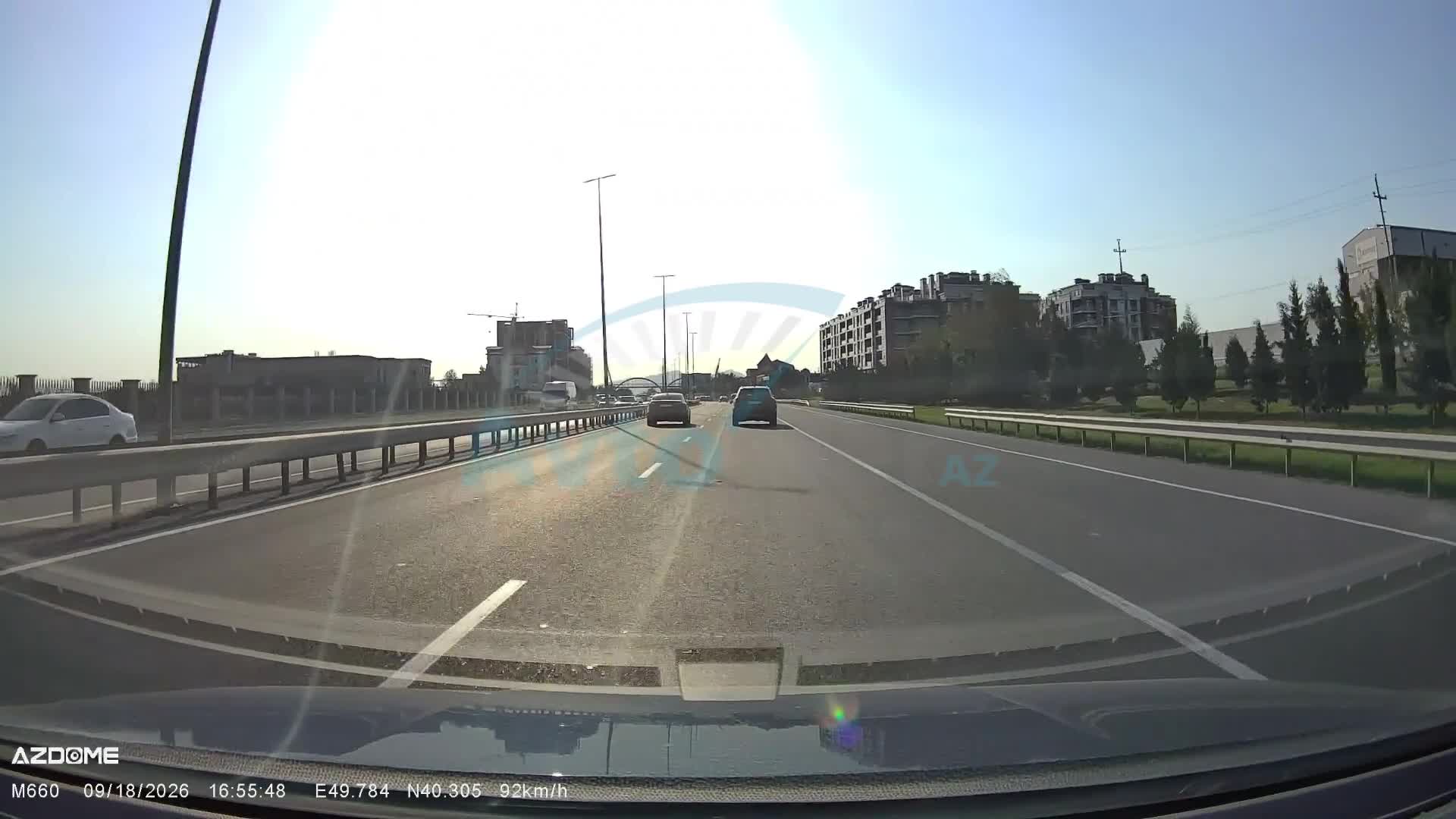 Qayda pozan sürücü sarı işığı da gözləməyib şütüdü 