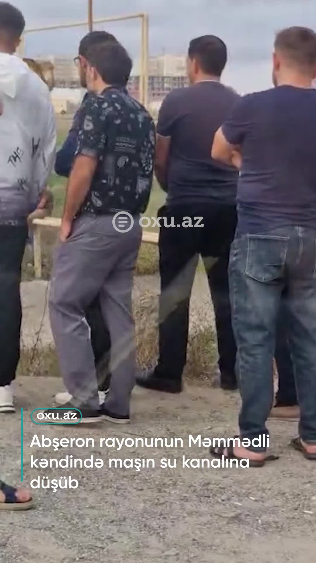 Abşeronda avtomobil su kanalına düşdü