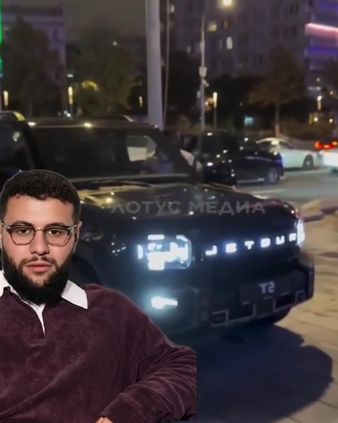 Məşhur müğənni mühafizəçisinə avtomobil bağışladı