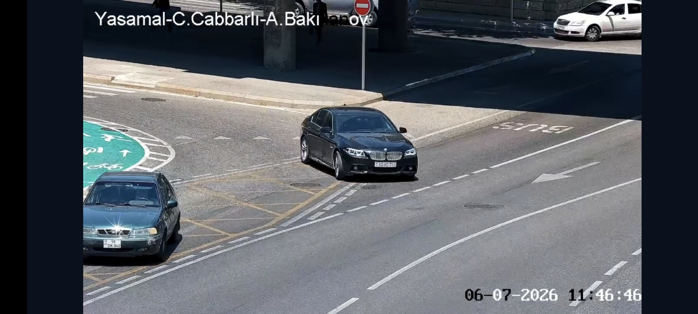 Bu yolda diqqətli olun! - Sağa dönərkən kamera çəkir