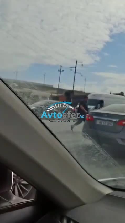 Binəqədidə ağır qəza: “KamAZ”la “BYD” toqquşdu 