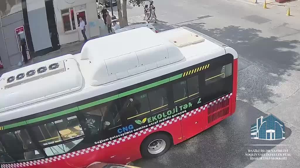 Avtobusların hərəkətinə mane olmayın