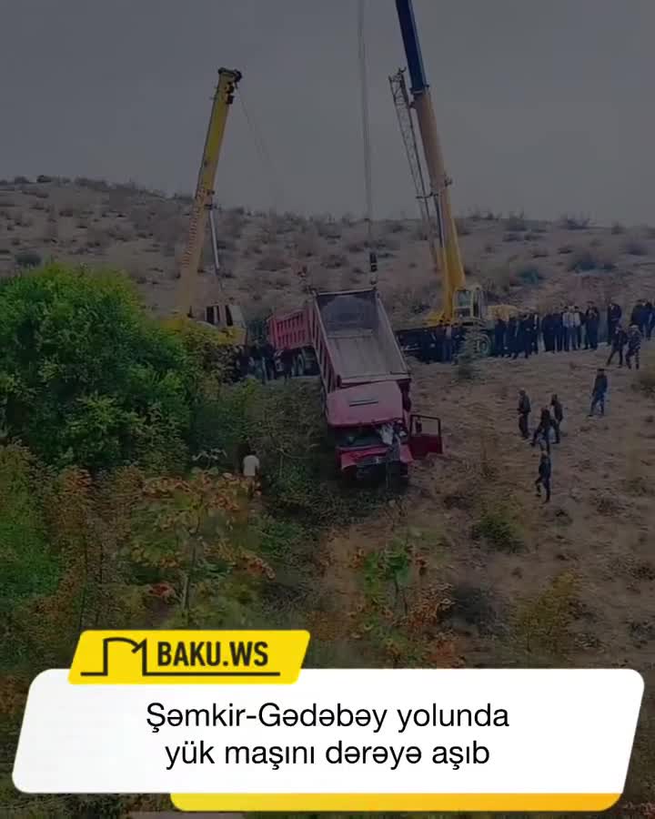 Şəmkir-Gədəbəy yolunda yük maşını dərəyə aşıb