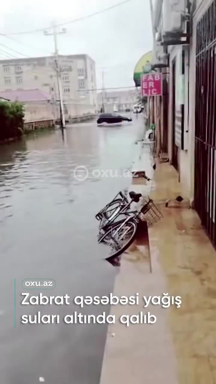 Zabratda küçələri su basdı