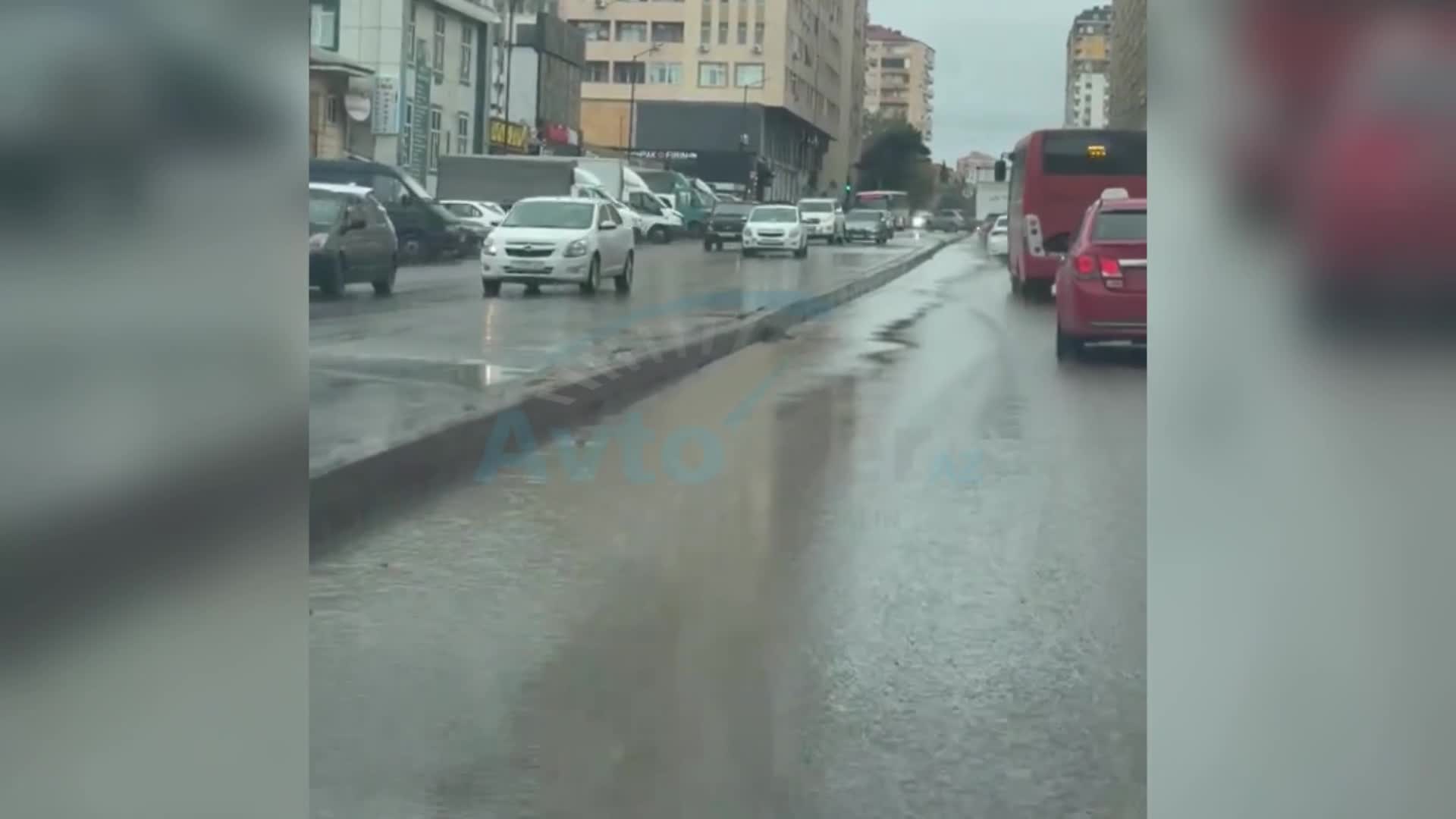 Xırdalanda sürücü çəkdiyi siqaretin kötüyünü yola atdı 