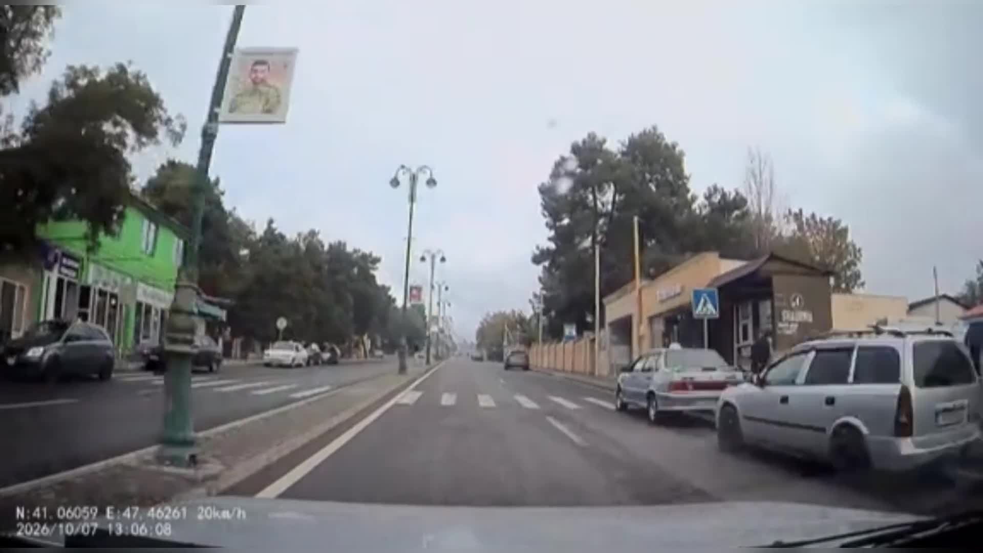 Parkla yolu səhv salan piyada qəza təhlükəsi yaratdı